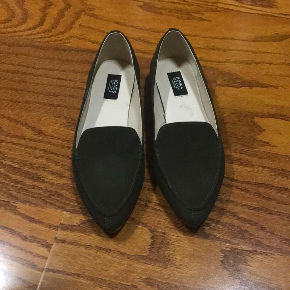JONES NEW YORK olive loafers